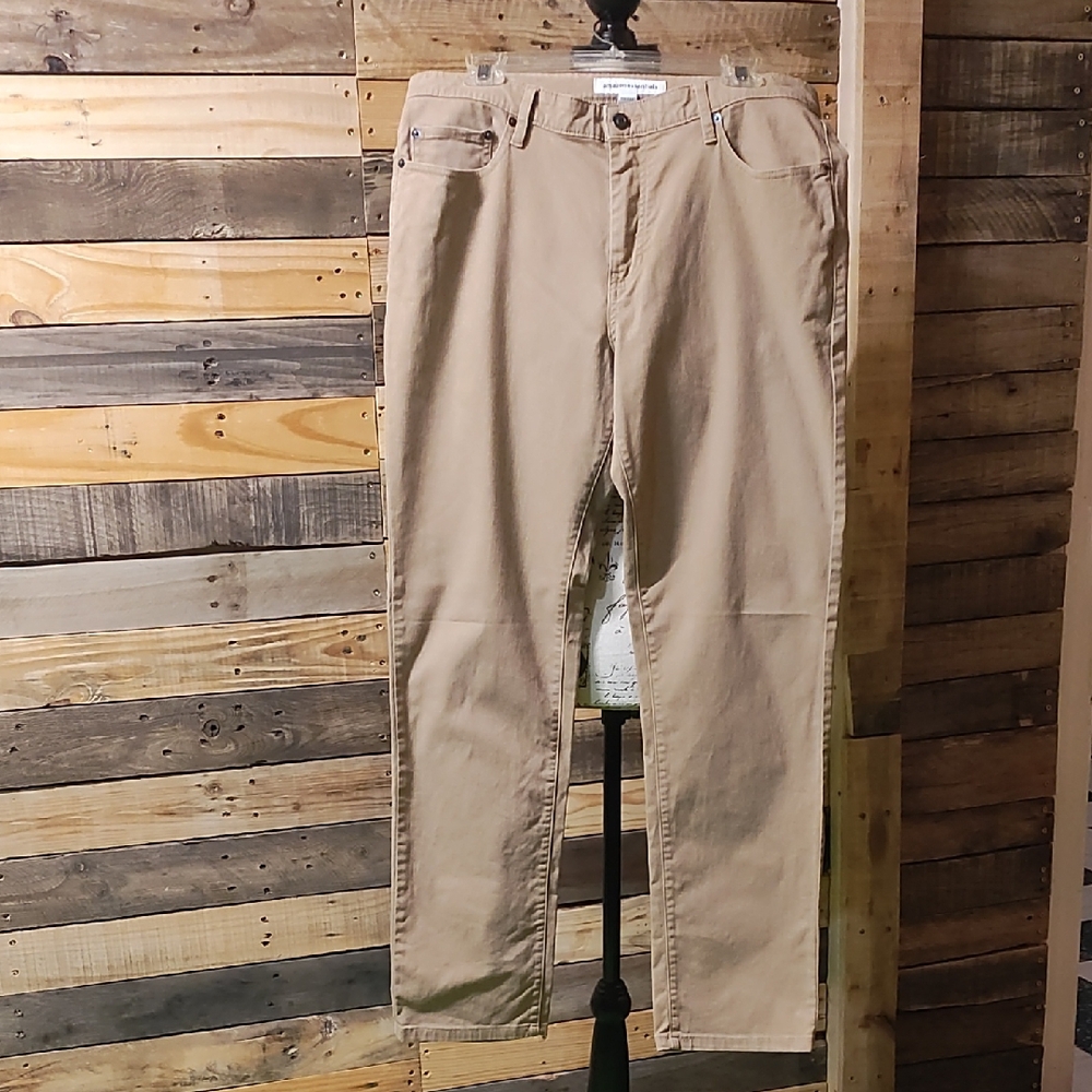 Amazon Essentials Men's Khaki Chino Pants